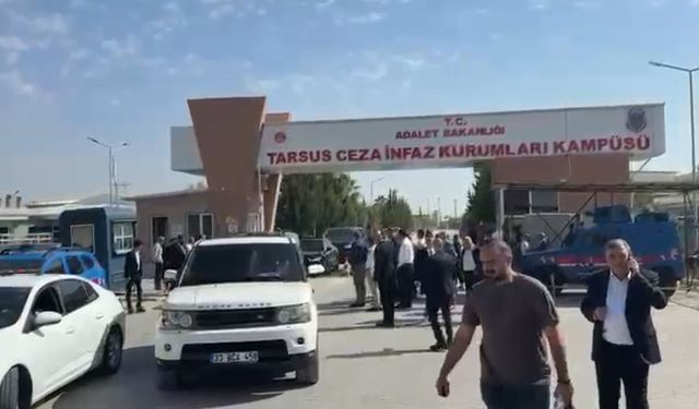 Özgür Özel’den Vahap Seçer’e cezaevinde ziyaret