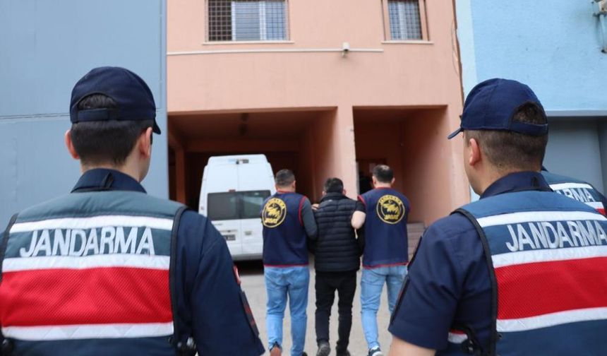Mersin'de Kasten Adam Öldürme Suçundan Cezası Bulunuyordu, Yurt Dışına Kaçmaya Çalışırken Yakalandı