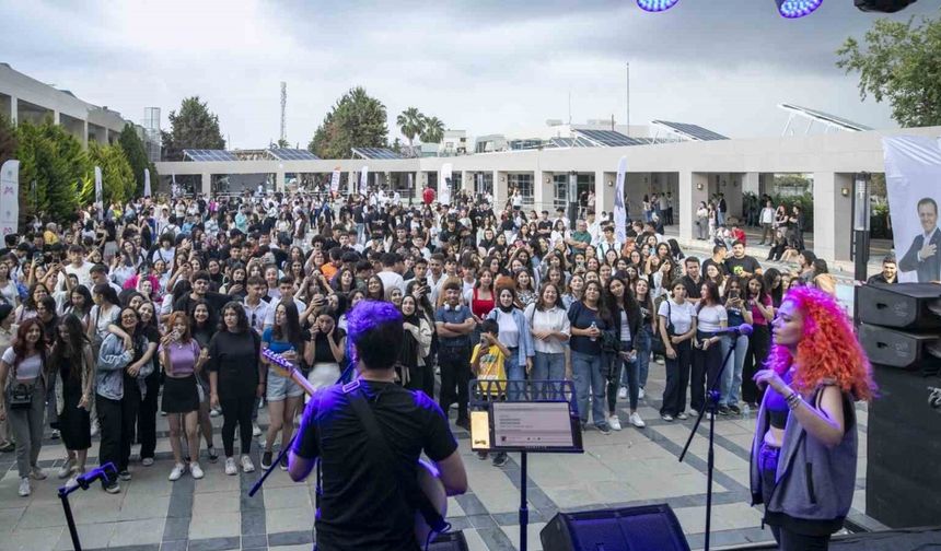 Mersinli gençler sınav stresini konserle attı