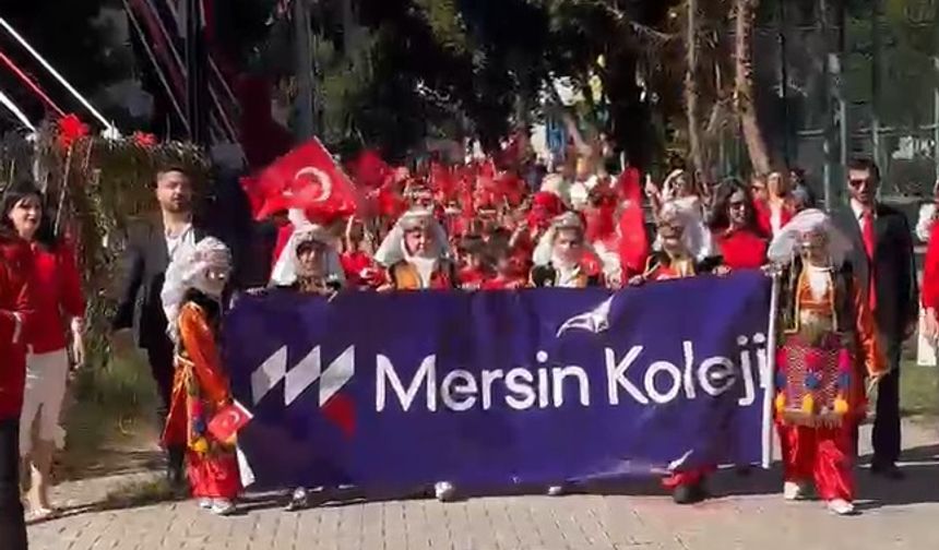 Mersin sokaklarında Cumhuriyet coşkusu