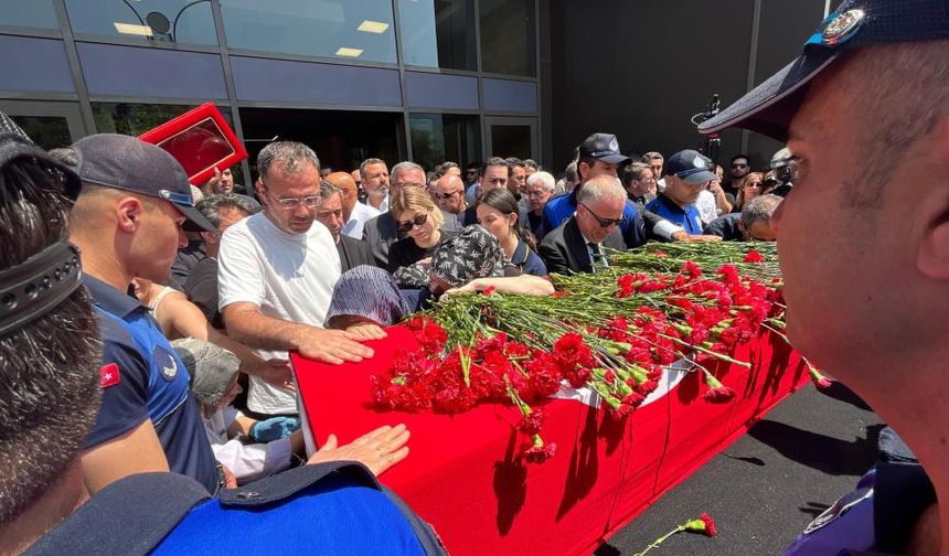 Manisa Büyükşehir Belediye Başkanı Ferdi Zeyrek, son yolculuğuna uğurlandı