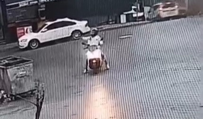 AVM'ye ateş açıp kaçtı