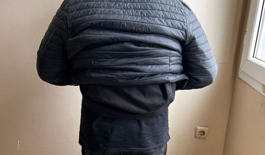 Adana sıcağında montla trafiğe çıkınca polise yakalandı