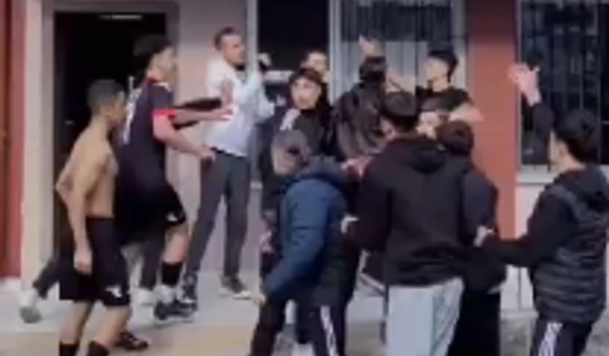 Samsun'da lise futbol turnuvasında öğretmene darp: 2 öğrenci gözaltında