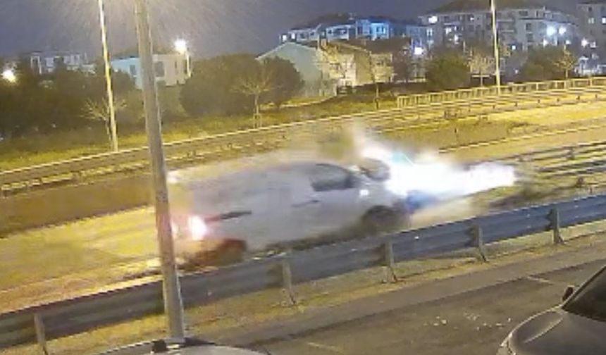 Alkollü sürücünün kullandığı araç bariyere ok gibi saplandı