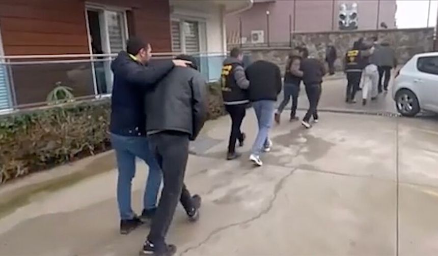 İzmir'de yasa dışı bahiste kullanılan "finans evleri" deşifre edildi, 49 şüpheli tutuklandı