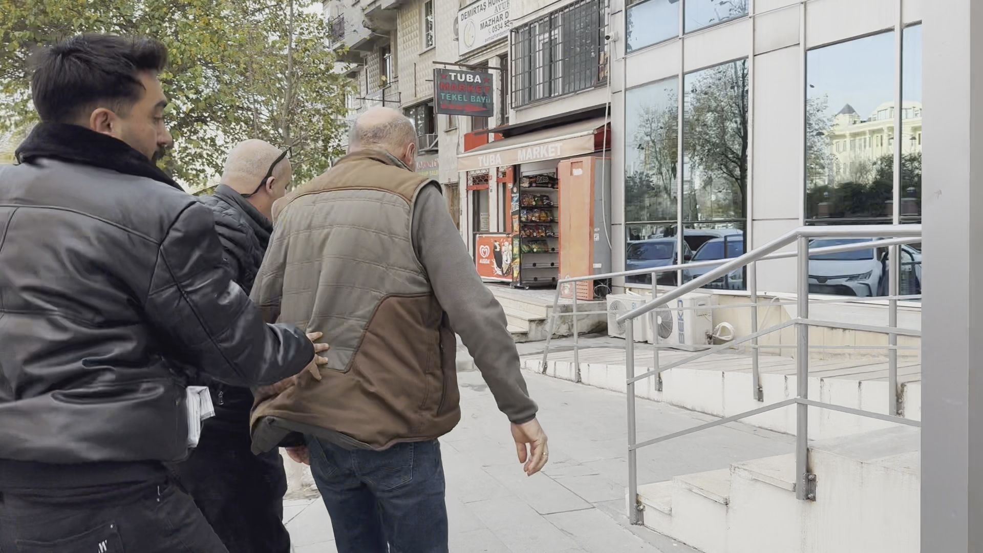 I S T A N B U L B U Y U K C E K M E C E A D L I Y E S I’ N D E K I H 1047771 310741