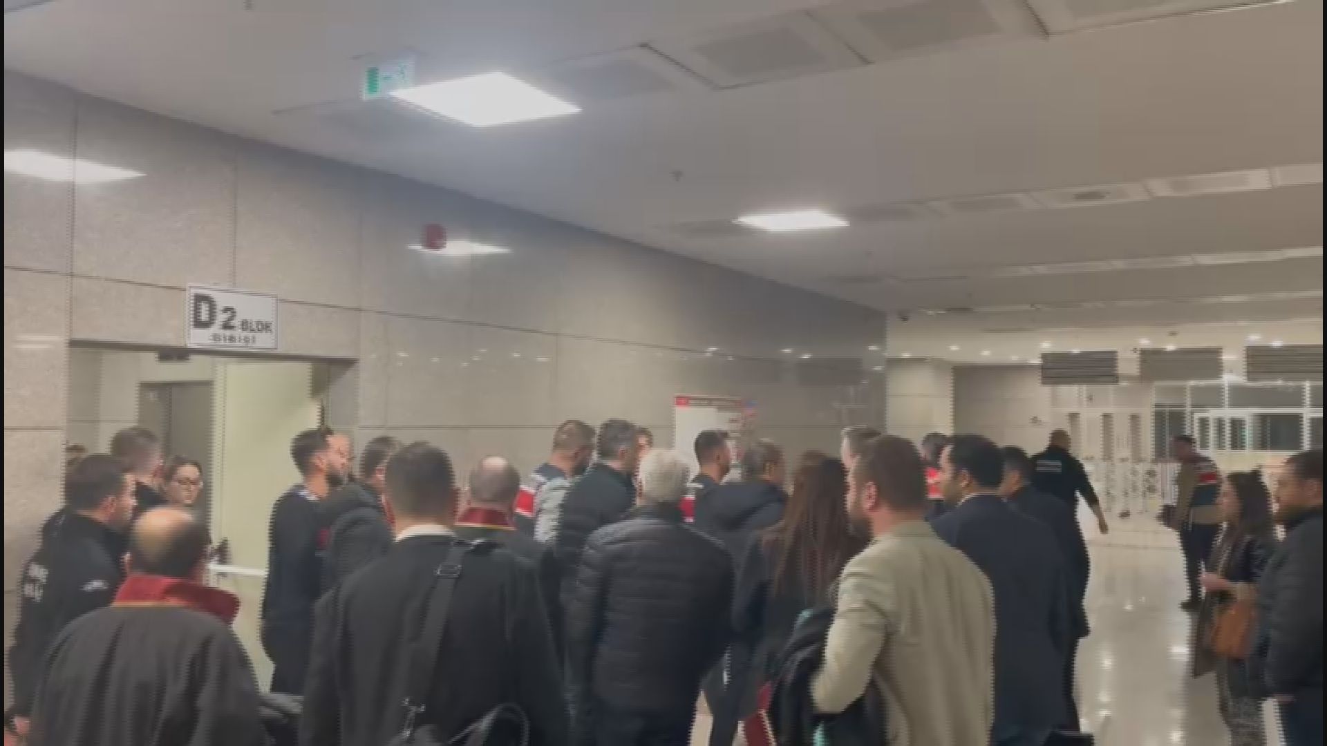 I S T A N B U L M E H M E T A K I F E R S O Y T U T U K L A N D I 1057401 313683