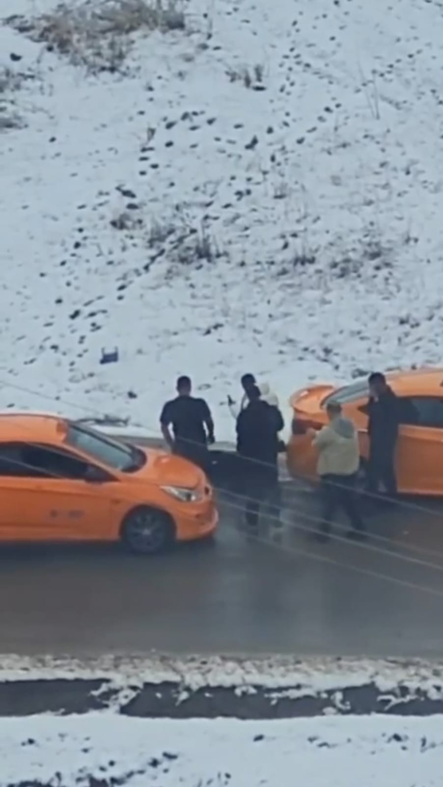 5 Kisi Tarafindan Tekme Yumruk Dovuldu 1111795 329995 (1)