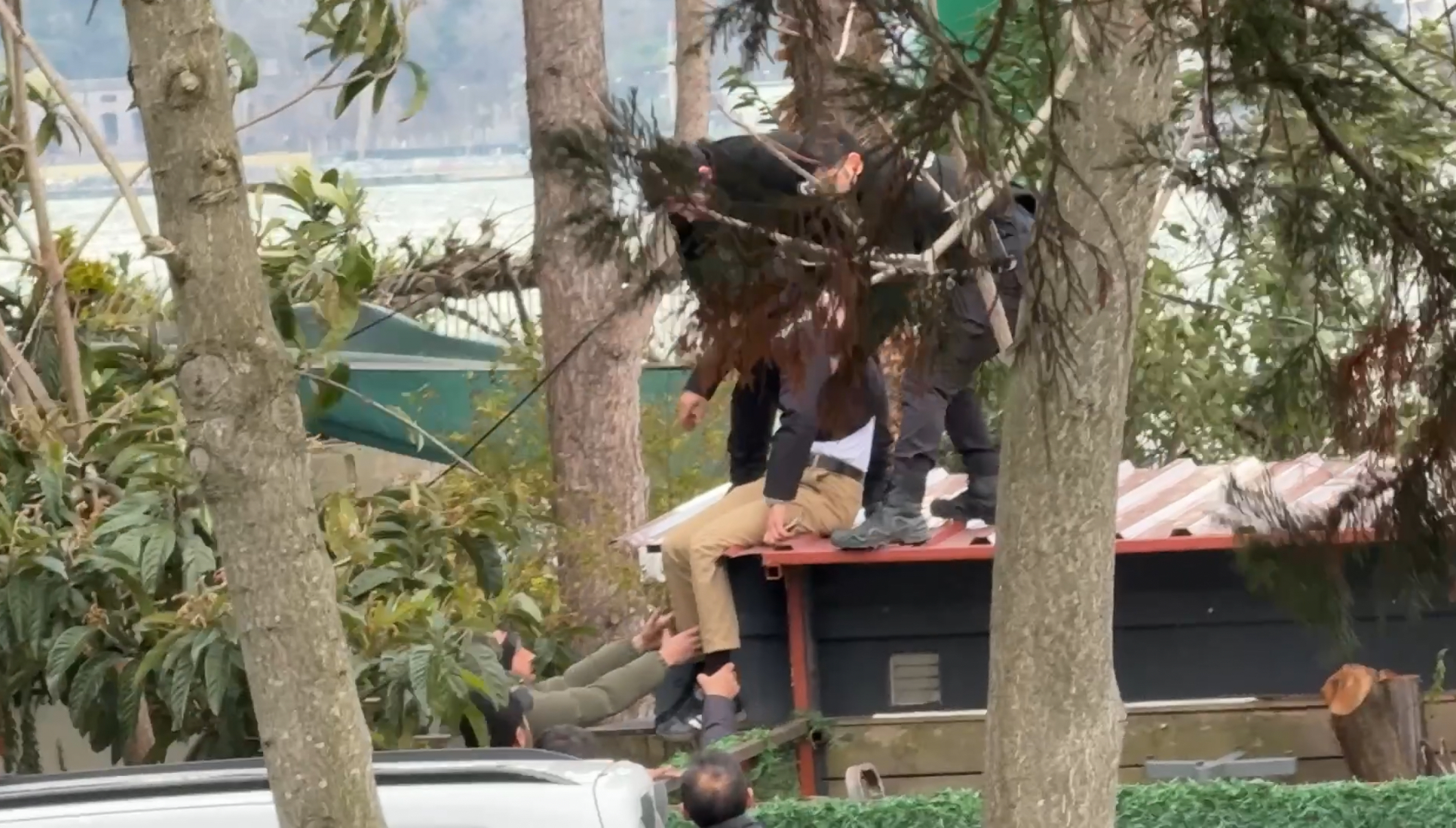 I S T A N B U L S A R I Y E R’ D E S I L A H L A B A S I N D A N V 1121632 332882