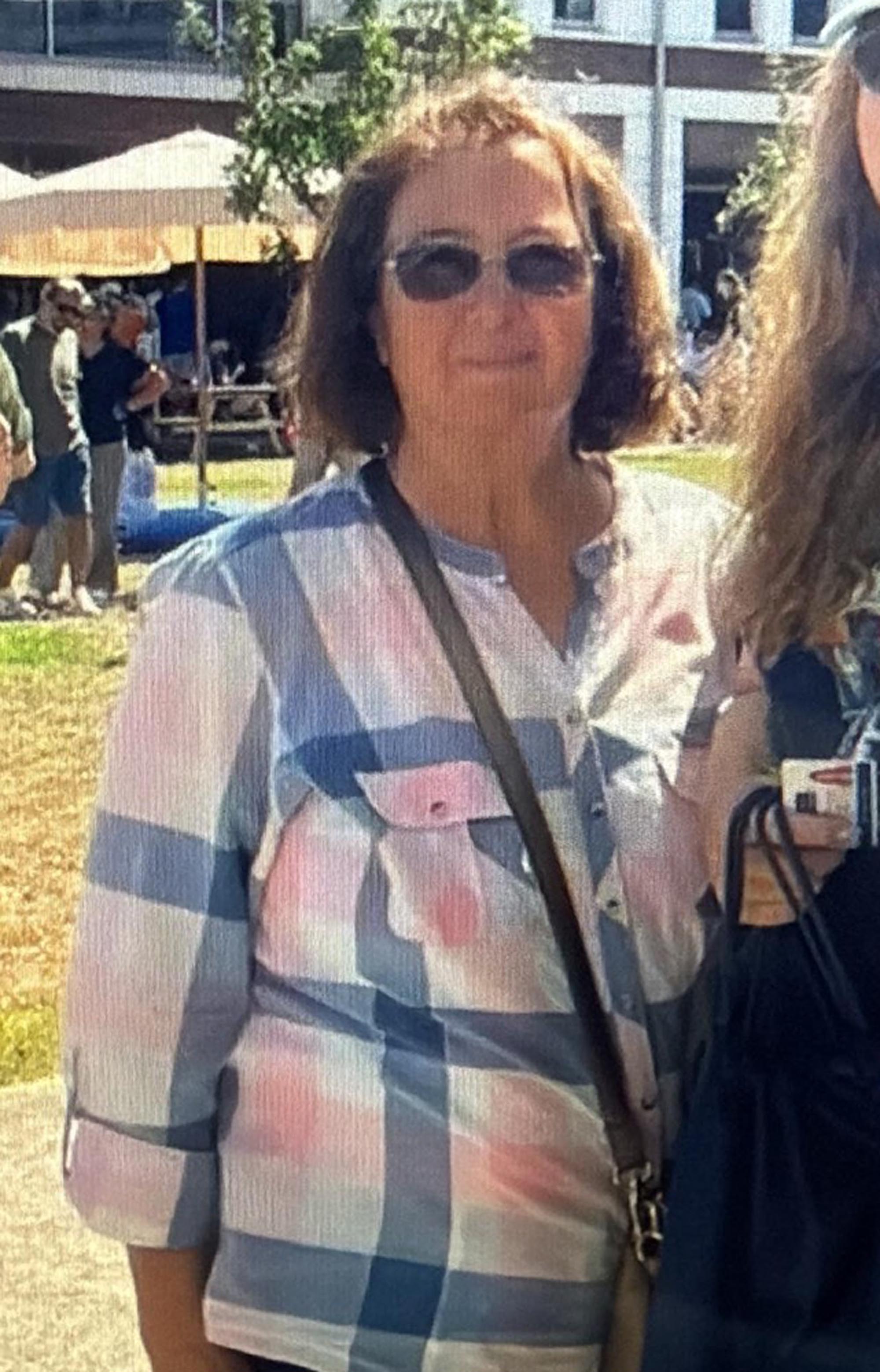 T E Y Z E S I N I O L D U R U P C E S E D I N I K O L O N Y A D O K 1114848 330962