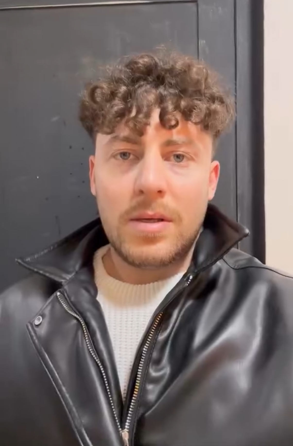 I S T A N B U L B E Y O G L U’ N D A K A D I N T U R I S T I N Y E 1159777 344391