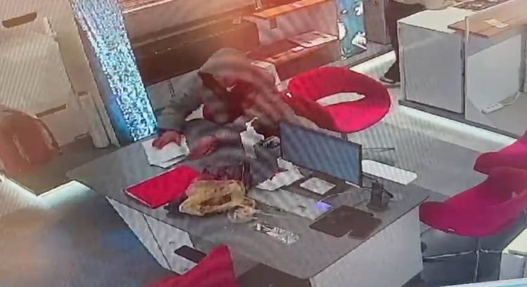 I S T A N B U L S U L T A N G A Z I D E I S B A S V U R U S U I C I 1145172 340020