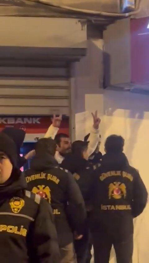 I S T A N B U L O Y U N C U U F U K B A Y R A K T A R I L E 8 M A 1204040 357995