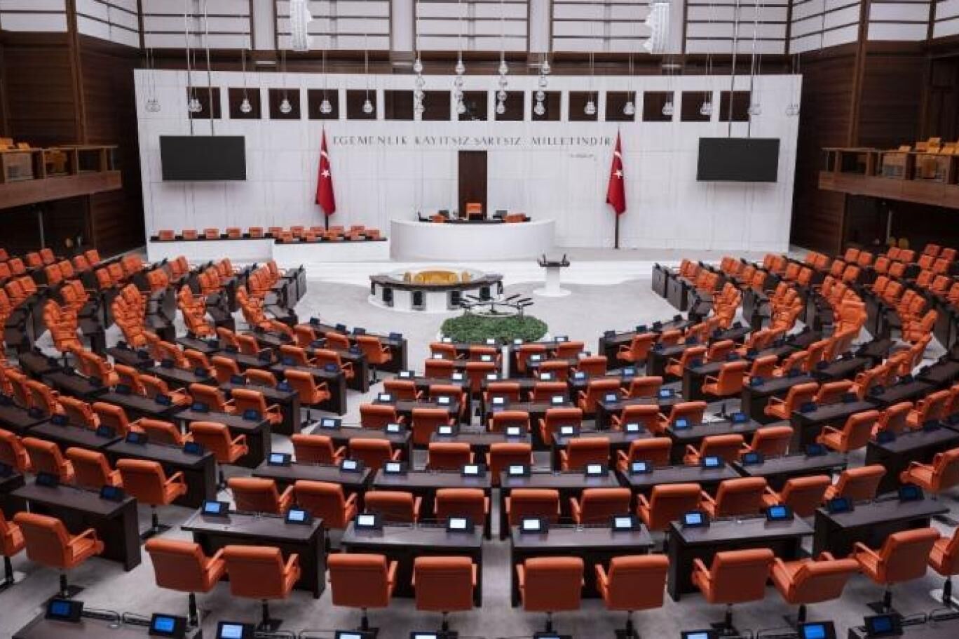 Özgür Özel’in de bulunduğu 12 Milletvekilinin Dokunulmazlık Dosyası TBMM’de