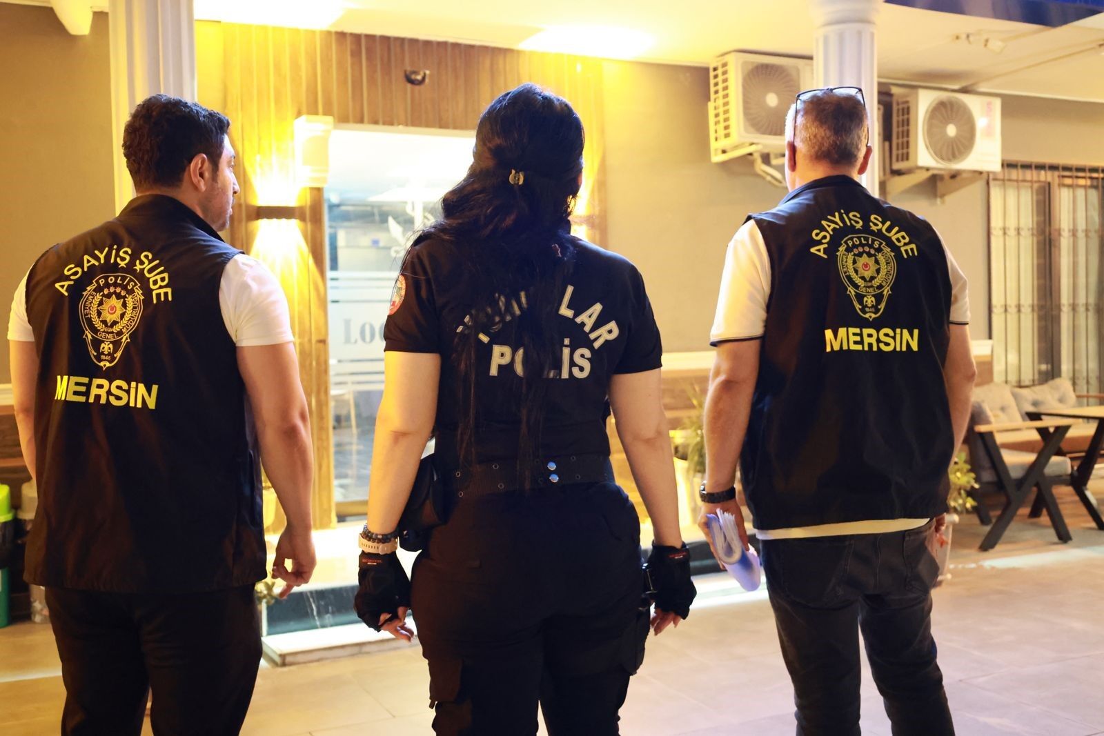 Mersin'de konaklama tesisleri denetlendi, aranan 3 şüpheli yakalandı