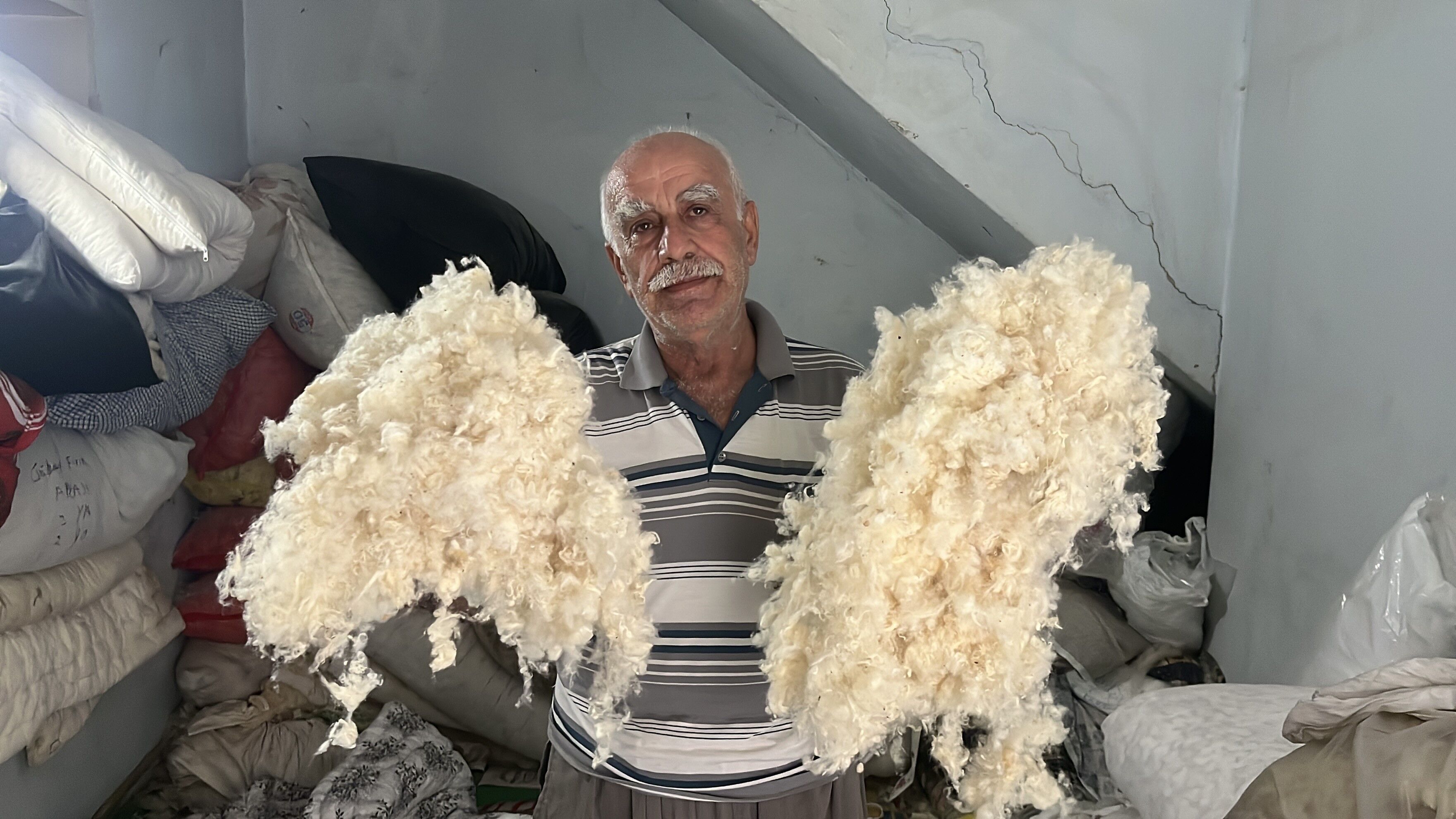 52 yıldır el emeğiyle üretiyor, mesleğin yok olmaasına karşı direniyor