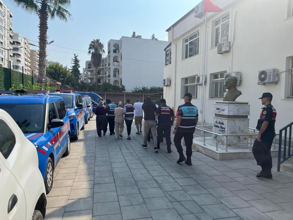 Mersin'de f*huş operasyonu: 5 tutuklama