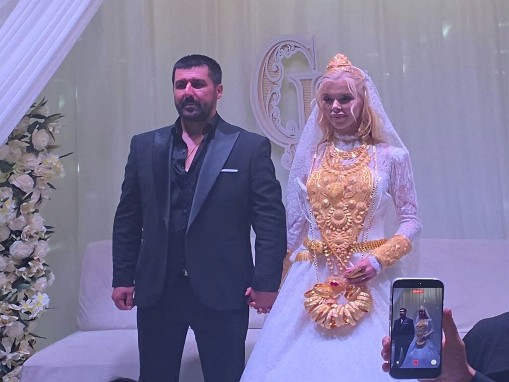 Van’da görüntüleri sonrası soruşturma açılan düğünde takılan altınlar odunluktan çıktı