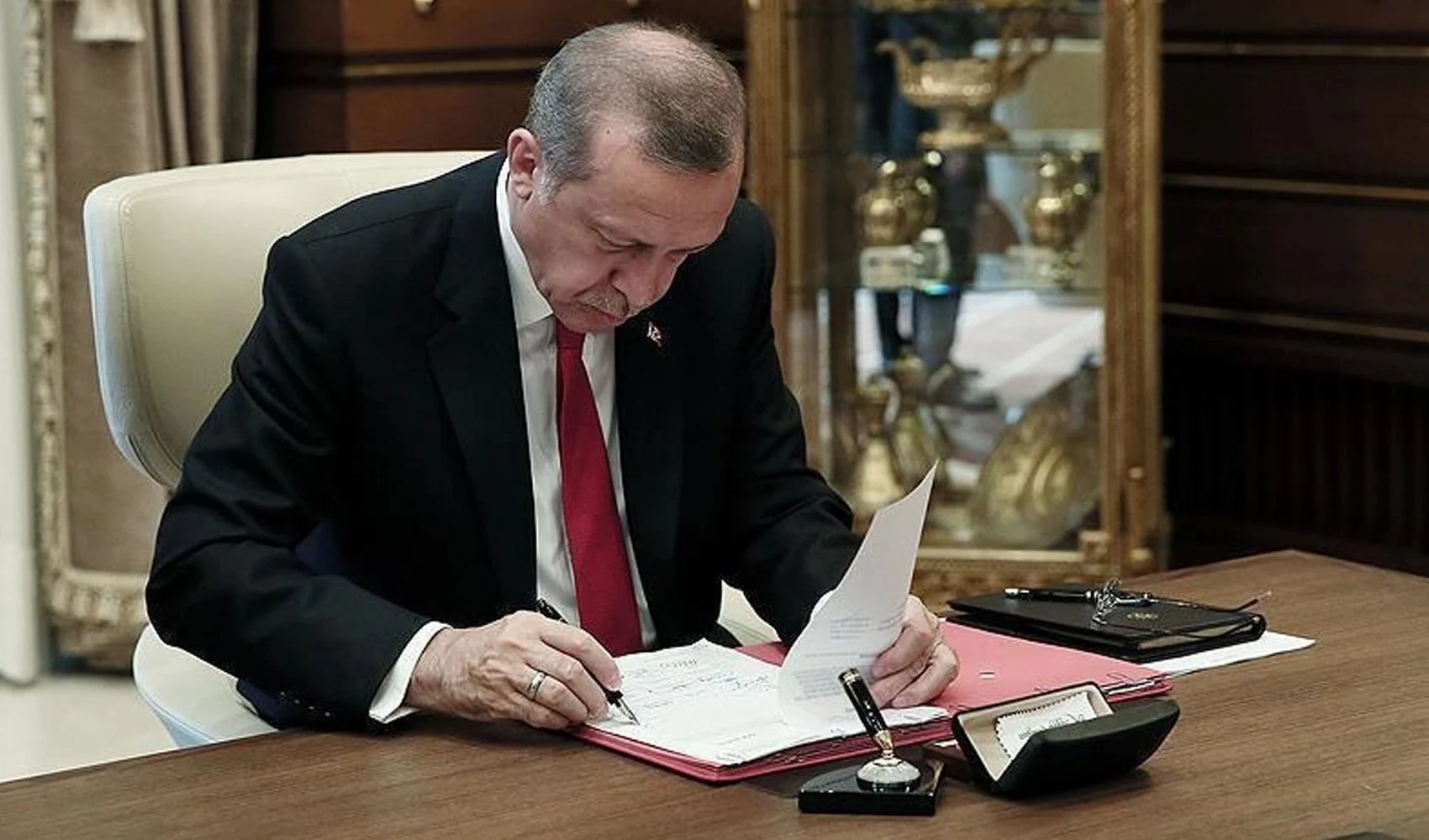 Cumhurbaşkanı Erdoğan imzaladı: 10 otoyolun özelleştirilmesine karar verildi